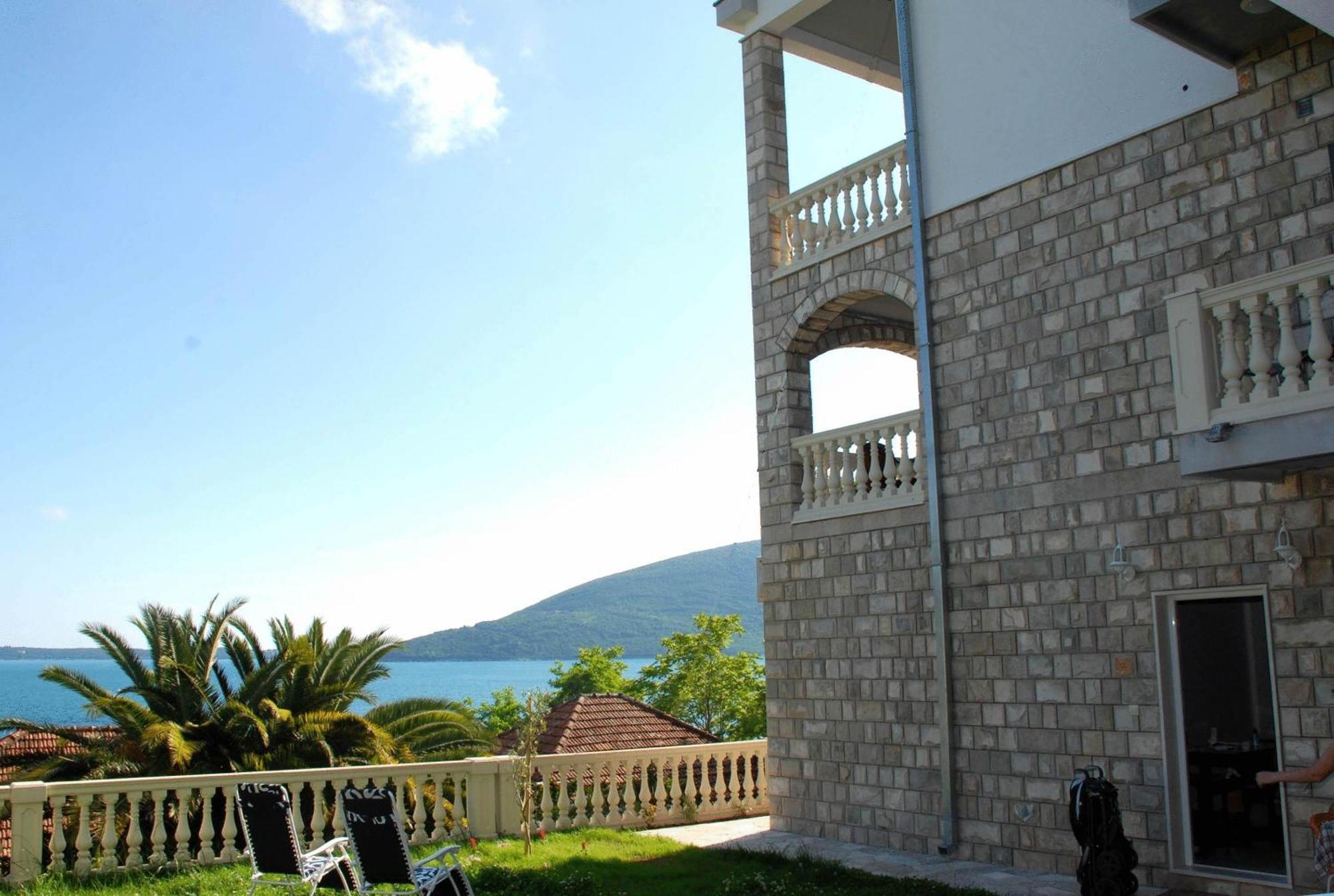 Garni Hotel Bokeska Noc Herceg Novi Exterior foto