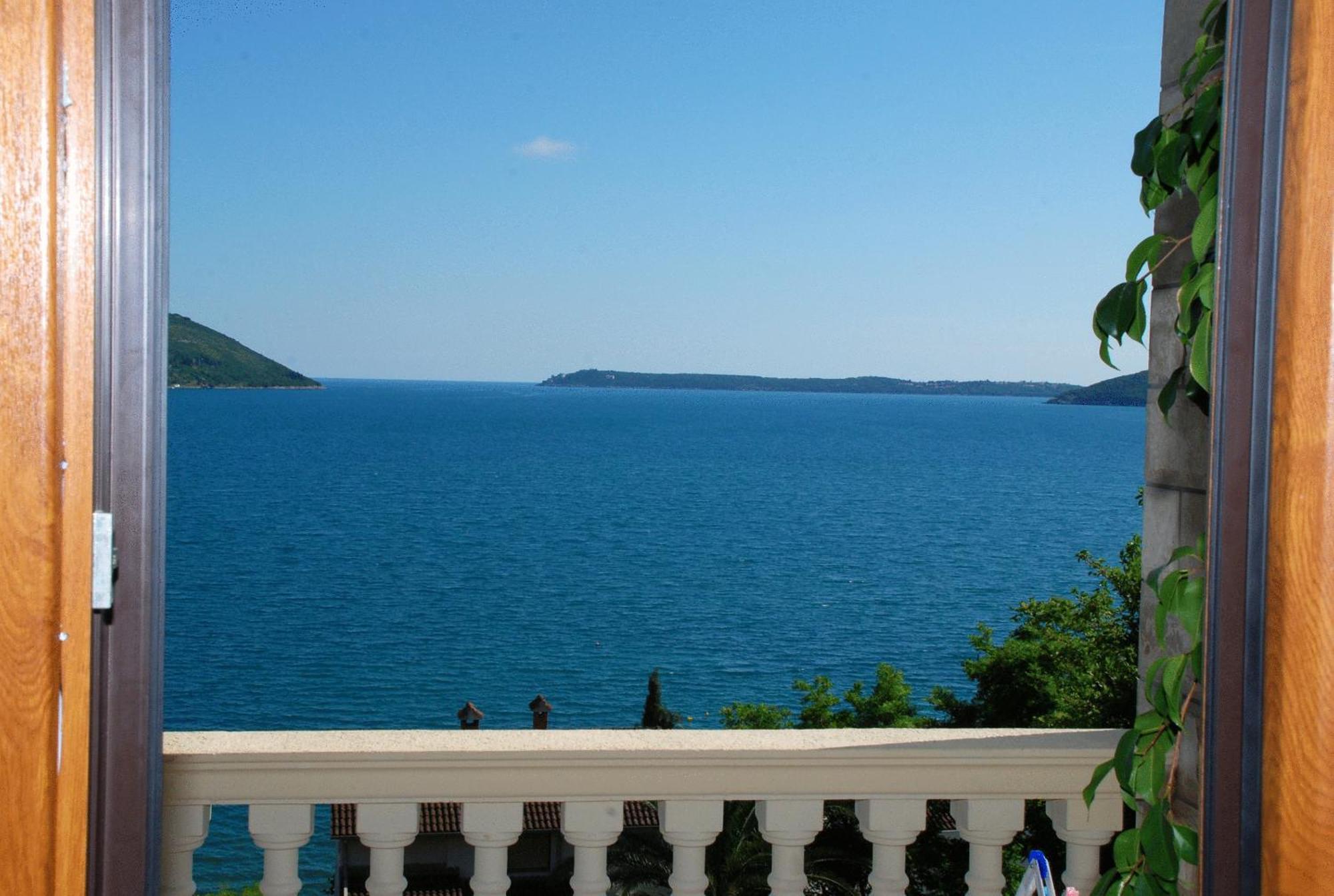 Garni Hotel Bokeska Noc Herceg Novi Exterior foto