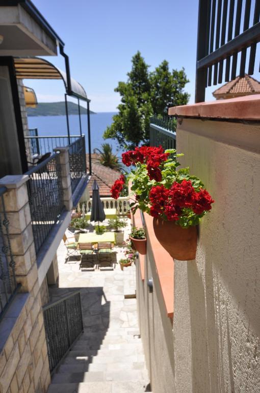 Garni Hotel Bokeska Noc Herceg Novi Exterior foto