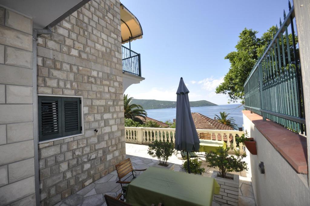 Garni Hotel Bokeska Noc Herceg Novi Exterior foto