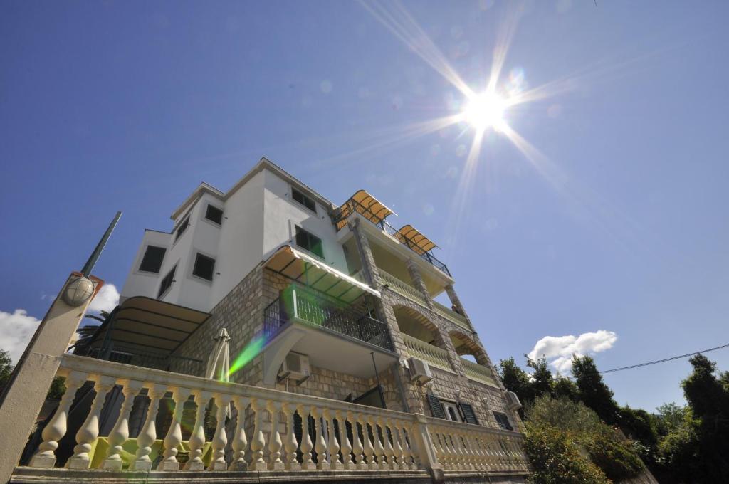 Garni Hotel Bokeska Noc Herceg Novi Exterior foto